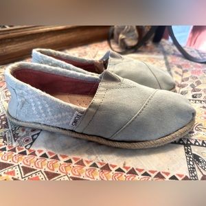 EUC Toms slip-on shoes, womens size 6, light blue with white stitching detail